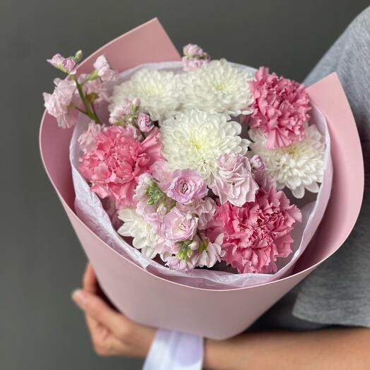 Сборный букет с Хризантемой и Маттиолой