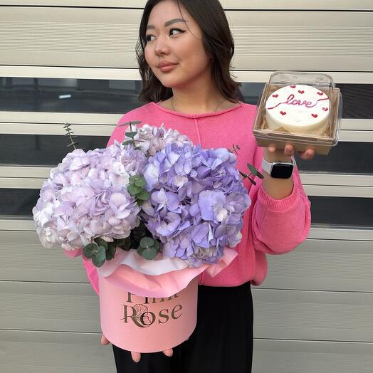 Коробка пышных гортензий + бенто торт