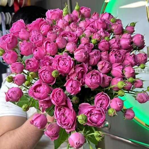 Букет из кустовой пионовидной розы 51