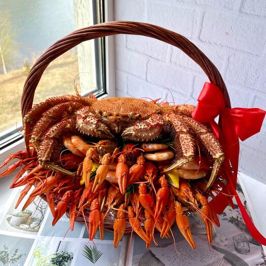 A man's bouquet of crayfish in a basket with shrimps