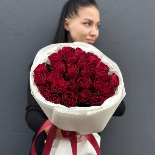 Букет красных роз, 25 штук в упаковке