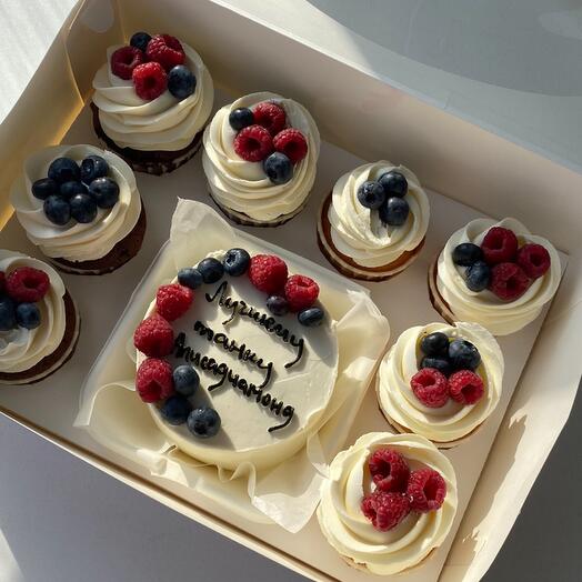 Набор капкейки и бенто с вашей надписью с ягодным декором