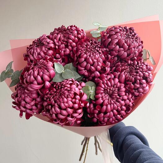 Яркий букет из хризантем Бигуди