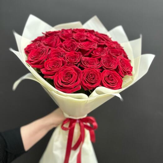 35 КРАСНЫХ РОЗ у себя
