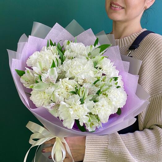 70 - Букет с белыми Диантусами и белыми Альстромериями