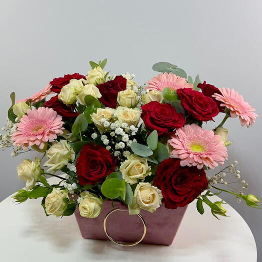 Vibrant Floral Arrangement - Explorer Red Roses and Gerbera Delight