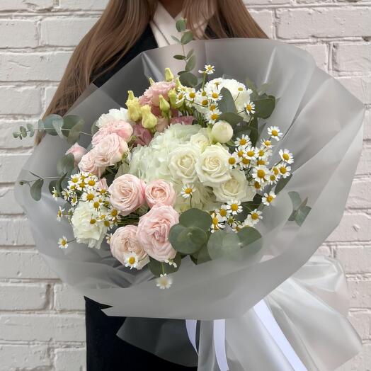 Bouquet with hydrangea and daisies