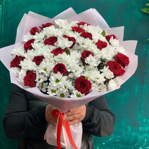 Букет роз и ромашек