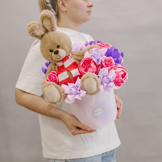 Композиция из мыла, мыльные розы с плюшевым зайцем