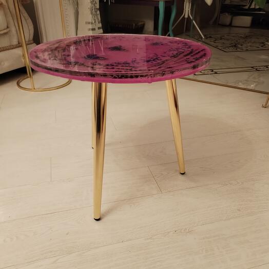 Кофейный столик из эпоксидной смолы и бабочек