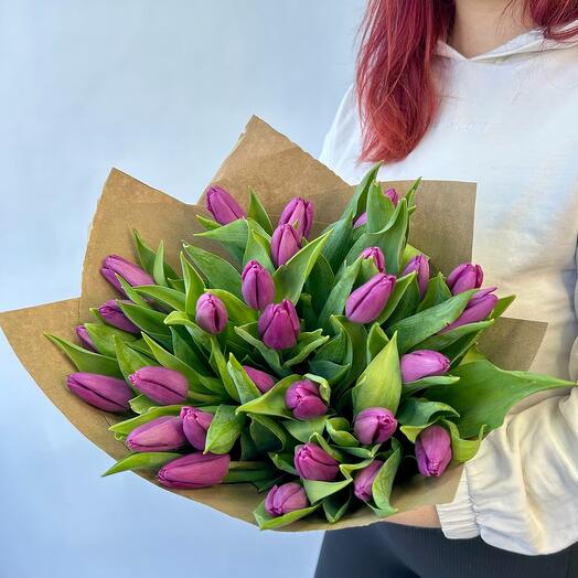 Валентина из 29 фиолетовых тюльпанов на 14 февраля и 8 марта