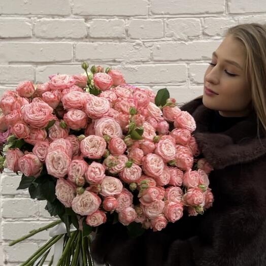 Букет из 35 Кустовых пионовидных роз