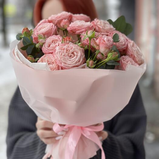 Букет из кустовых роз на 8 марта