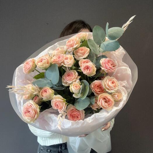 Ramo de rosas Rosadas suaves, ramitas de eucalipto y flores secas