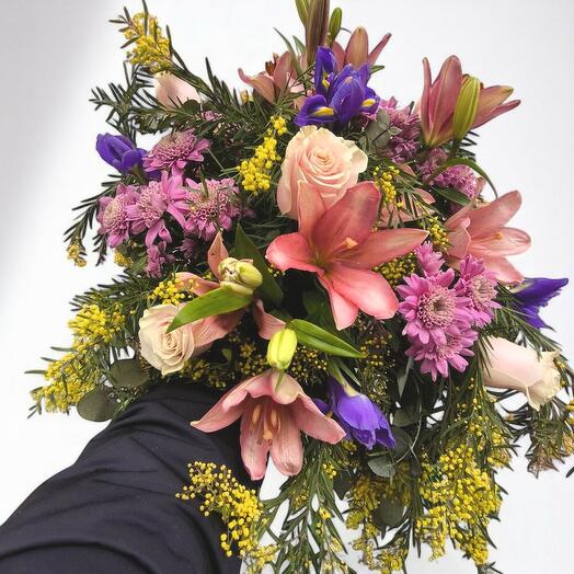 Букет від флориста-на смак і різні квіти
