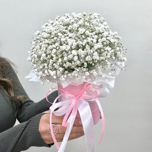 Композиция из гипсфилы в коробке