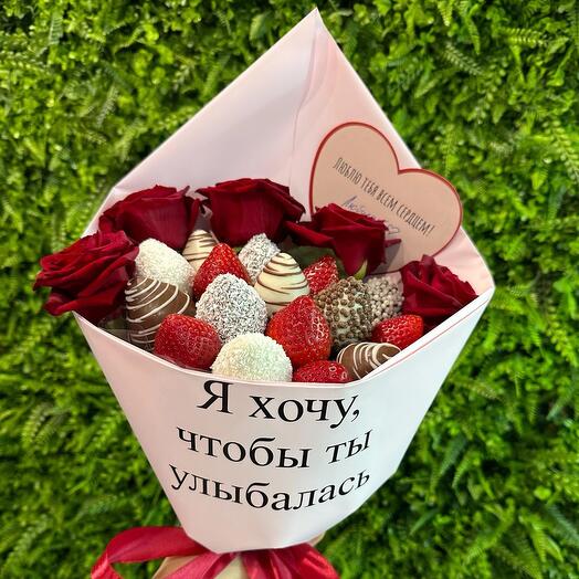 Клубничный букет микс с розами