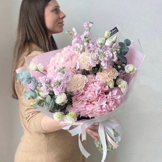 Стильный букет для девушки