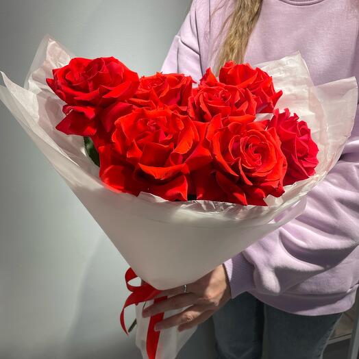 Ramo de rosas francesas rojas