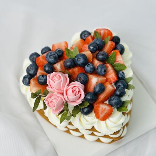 Медовик - Сердце с ягодой с шоколадной розой