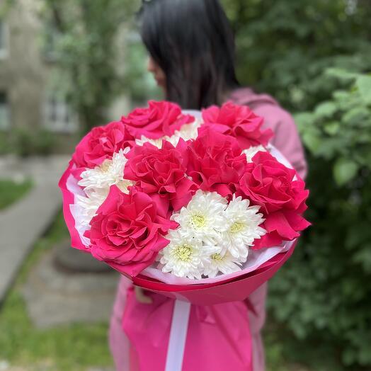 Авторский букет Сладкие Воспоминания из роз и хризантемы