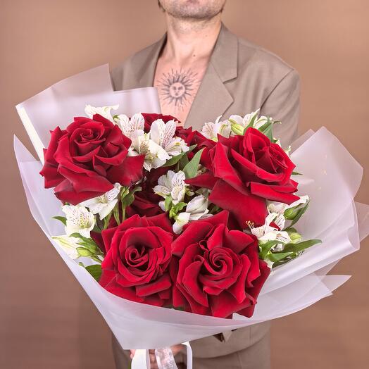 Красная французская роза 5 шт и белая альстромерия 4 шт
