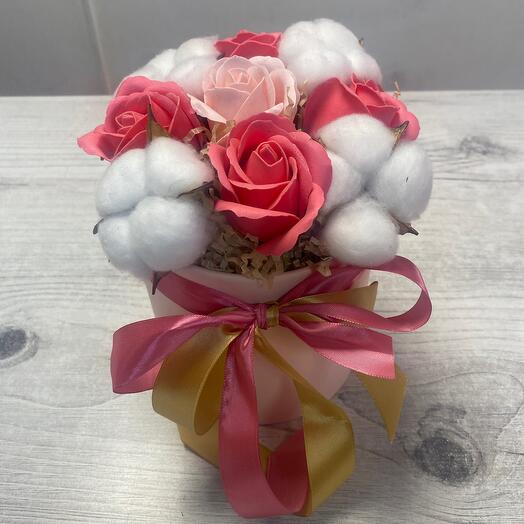 Коробка с розами из мыла ароматная