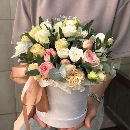 Цветы в коробке "Сладкий поцелуй"