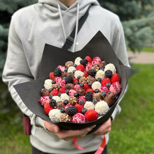 Букет Черная жемчужина из клубники в шоколаде