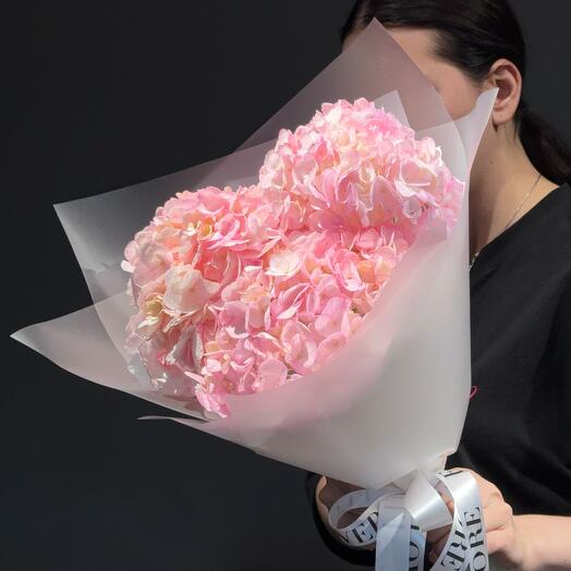 Букет из нежных гортензий