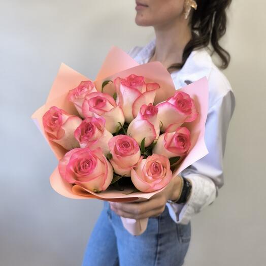 11 розовых роз джумилия