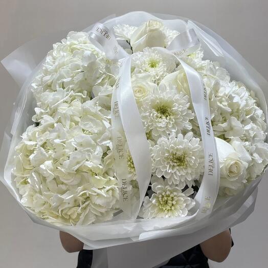 Нежный белый евробукет