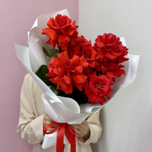 Букет из 7 алых французских роз