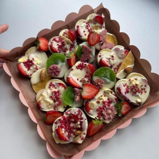 Летний набор клубника, манго, киви в шоколаде