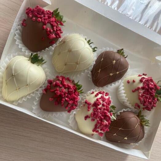Крупная клубничка в шоколаде