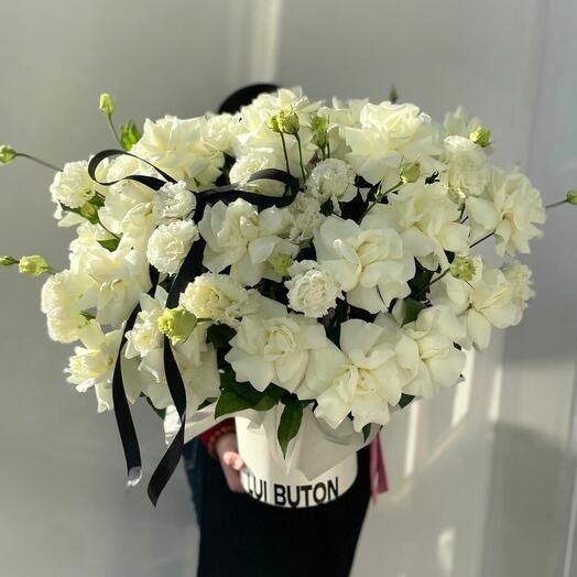 Композиция "В белых оттенках"