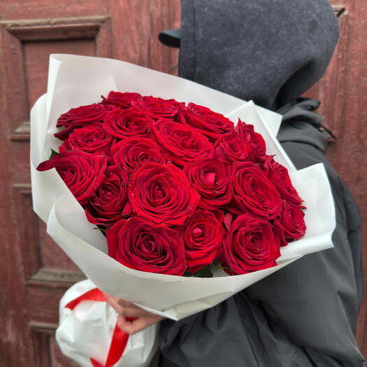 25 красных роз