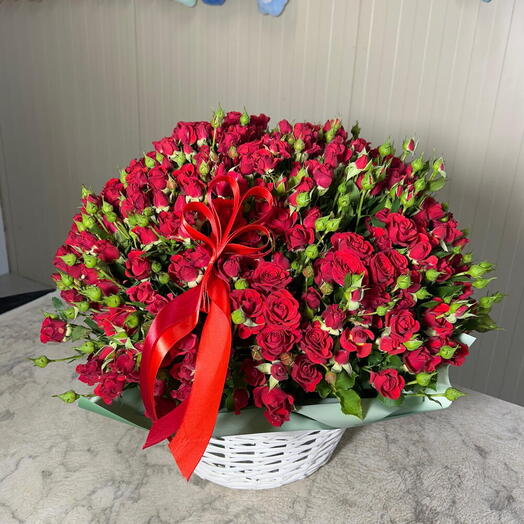 Корзина со 101 кустовой розой❣️
