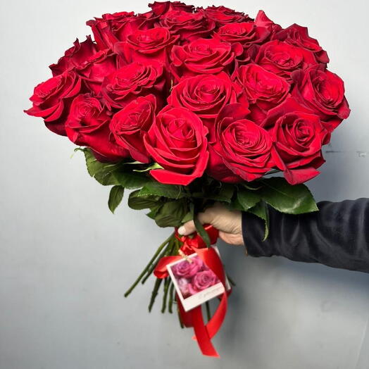 Букет из 25 Роз Эквадор 60см красные