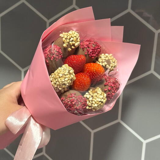Мини букет комплимент из средней клубники