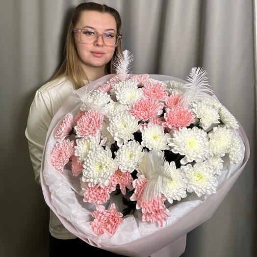 Воздушный букет-гигант из нежных хризантем