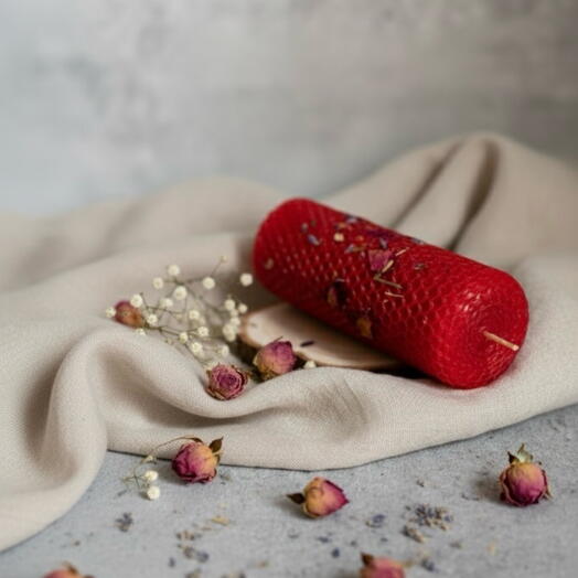 Красная свеча из вощины «Романтика и близость» (размер L)