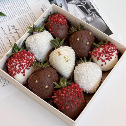 Клубника в шоколаде «Little Paradise» - 9 ягод