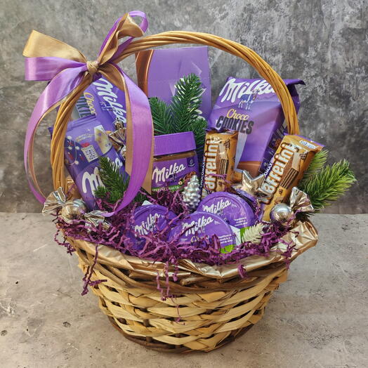 Новогодняя корзина "милка"