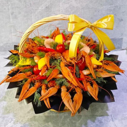 Корзина с раком и креветками