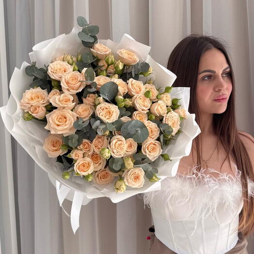 Букет кустовых кремовых роз с эвкалиптом🌿Размер S