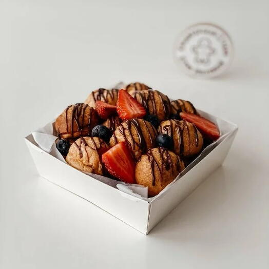 Профитроли с ягодами