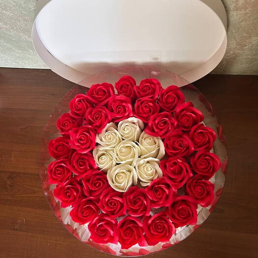 Подарочный набор из мыльных роз