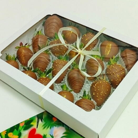 Клубника в шоколаде в коробке