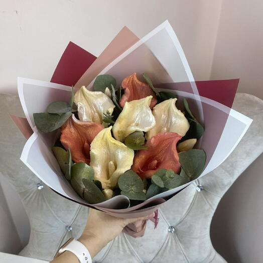 Шоколадный букет из красных и желтых кал